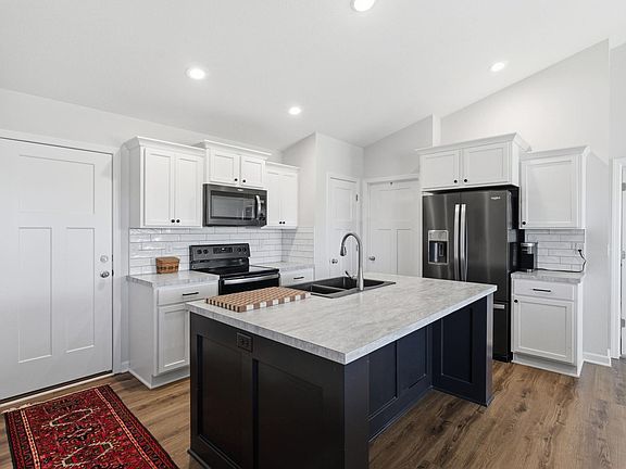 5th image of 1709 N Thoroughbred Cir