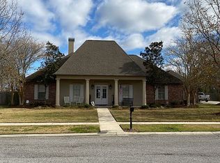 208 Hundred Oaks Dr, Youngsville, LA 70592