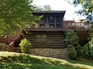 134 White Oak Ln, Townsend, TN 37882