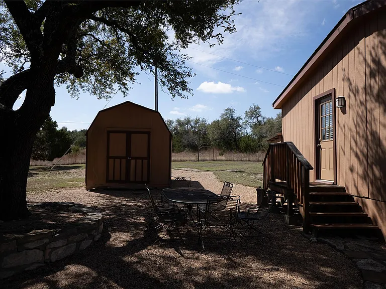 1149 Hart Ln — Photo 3