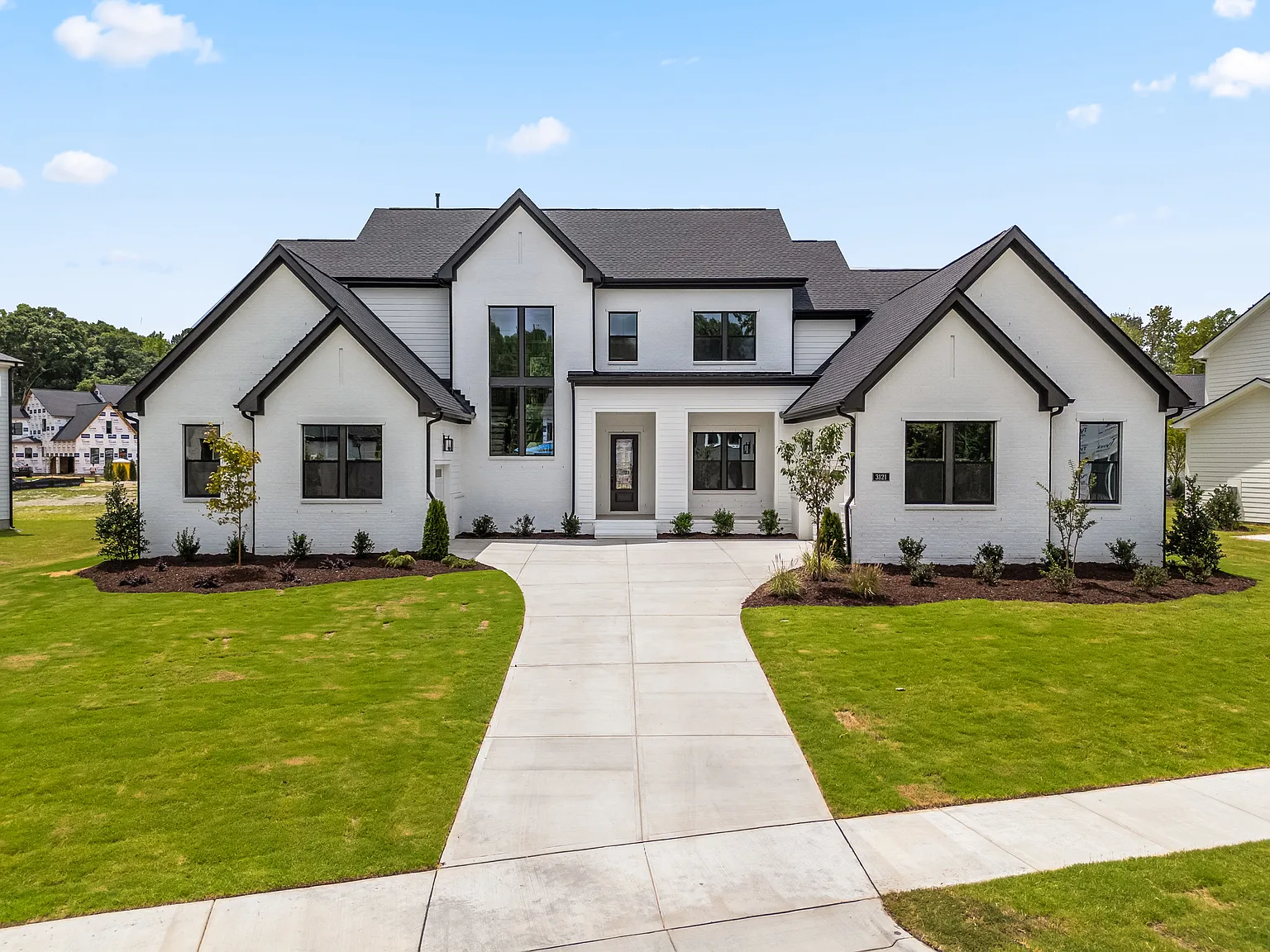 5 bed, 5200 sqft, $9,500 — Photo 1