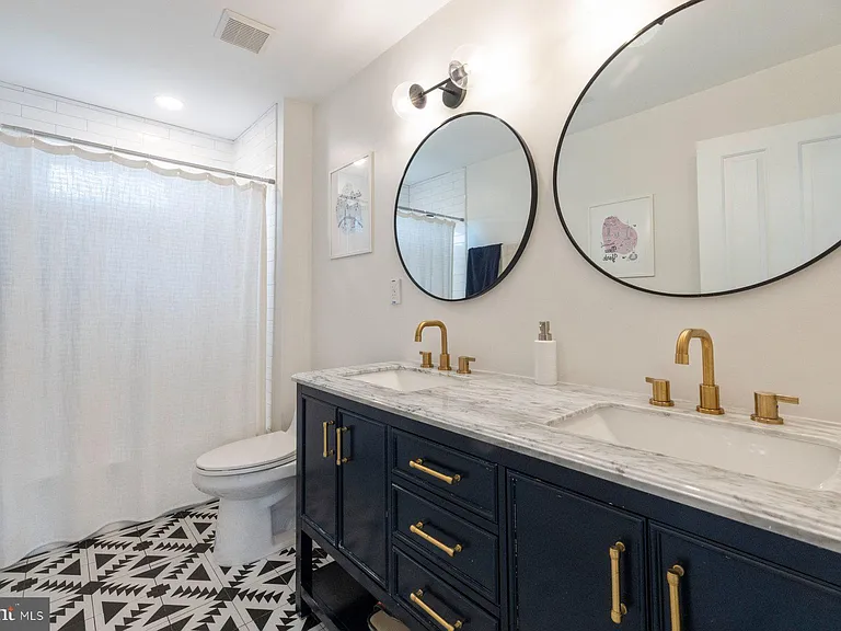 7017 Helmsdale Ct — Photo 15