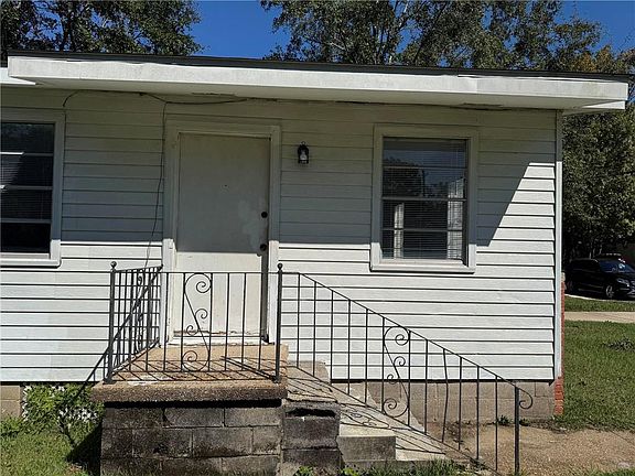 4th image of 460 Pinehill Dr