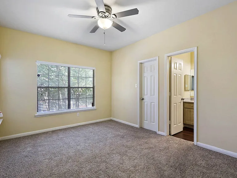 Quail Chase Apartments — Photo 25