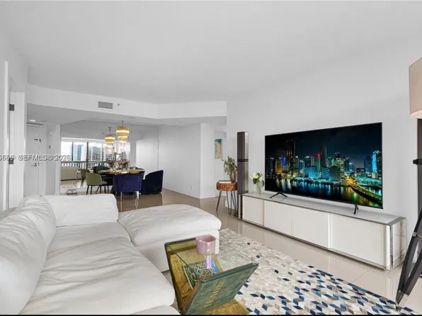 1000 W Island Blvd, Aventura, FL