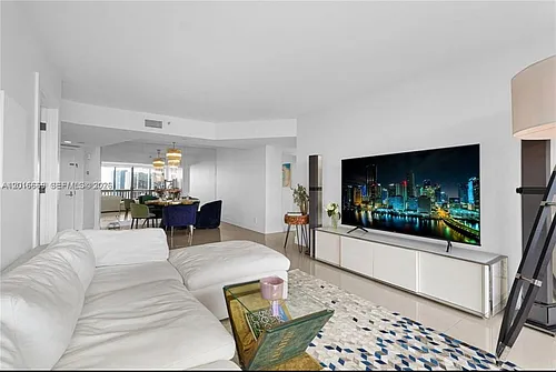 1000 W Island Blvd Photo 1