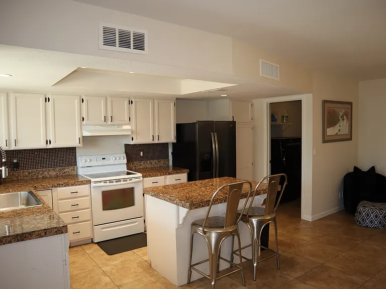 419 E Rosemonte Dr — Photo 3
