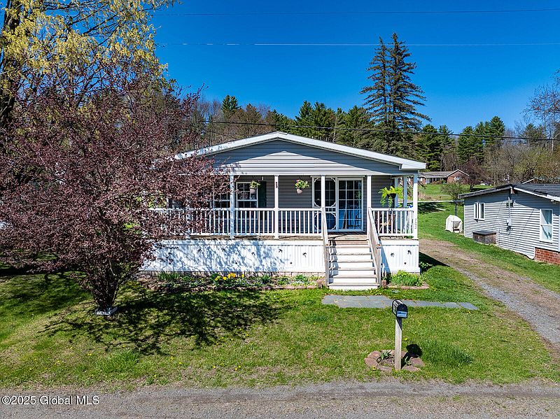 2nd image of 702 E Lake Road