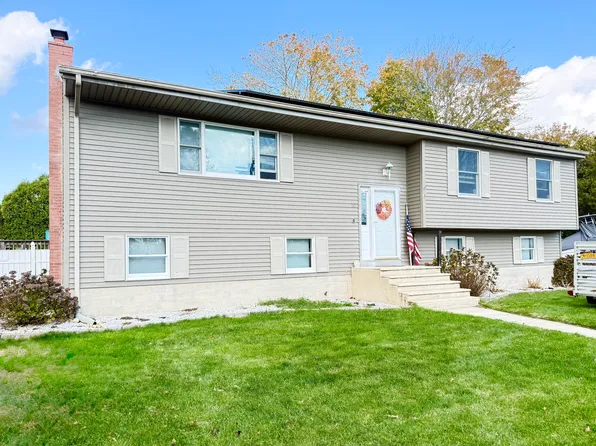 10 Seventh Avenue, Waterford, CT 06385