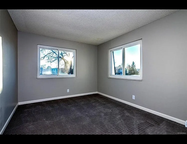 1135 S Oneida St #B — Photo 3