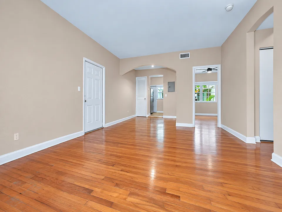 1561 Lenox Ave #22