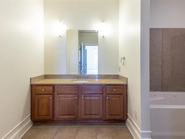 648 Riverside Dr #319 — Photo 11