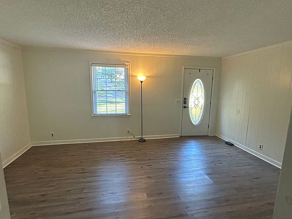 Living Room/Front Entry
