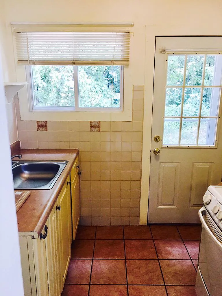 1514 N Wayne Rd — Photo 2