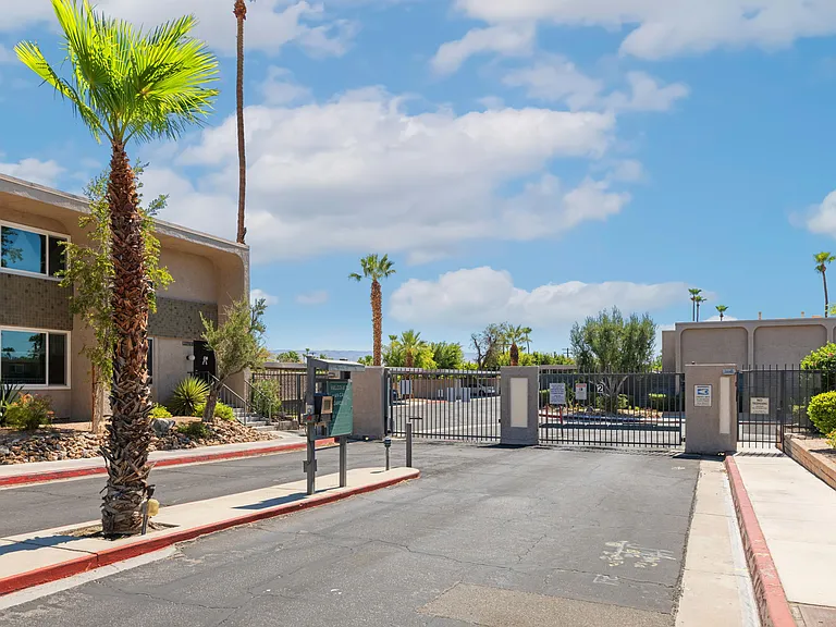 2298 N Indian Canyon Dr #E — Photo 45
