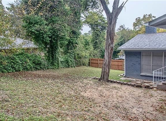 3rd image of 1235 Lady Ln