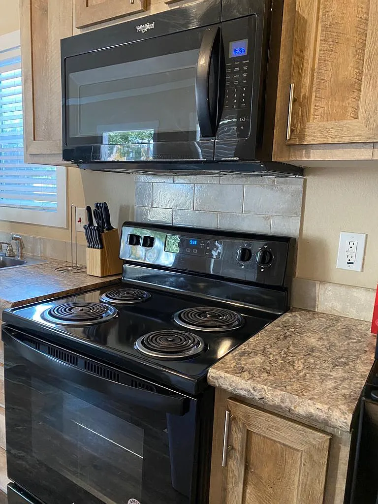 1 bed, 399 sqft, $2,299 — Photo 3