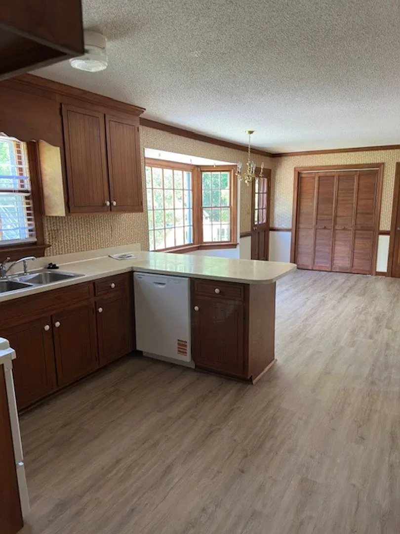1505 Homestead Road — Photo 4