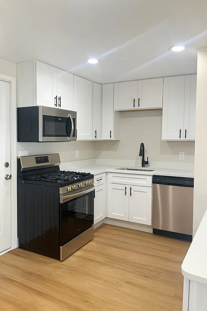 Kitchen - 7327 Chestnut Ave
