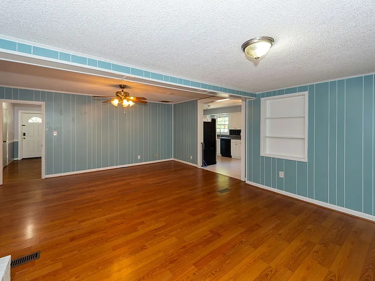 109 Runnymede Ln — Photo 36
