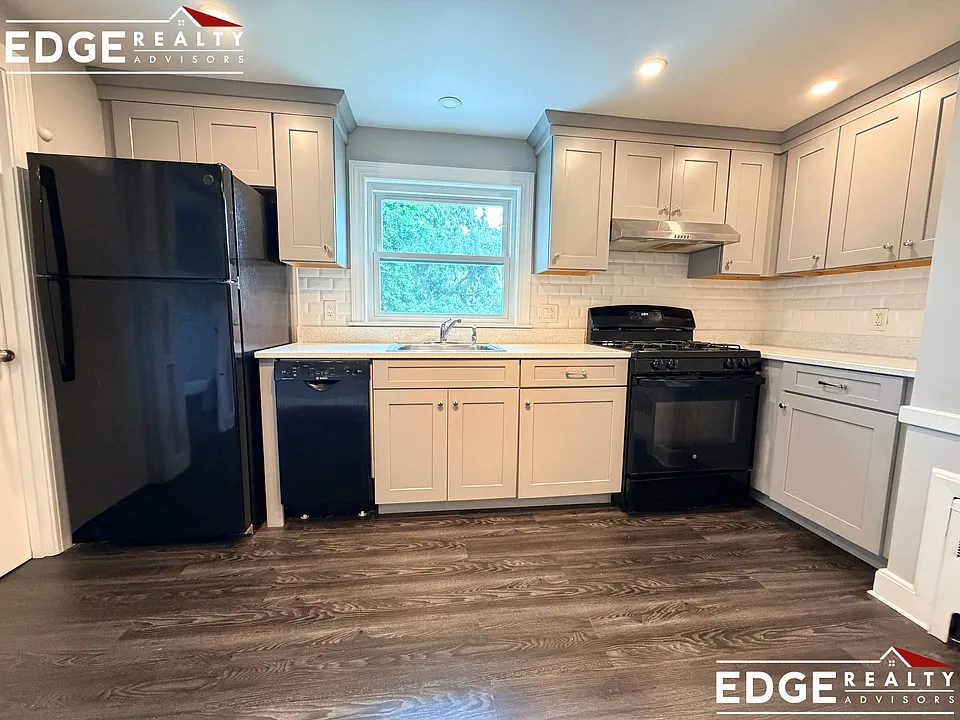 15 Surrey St #2