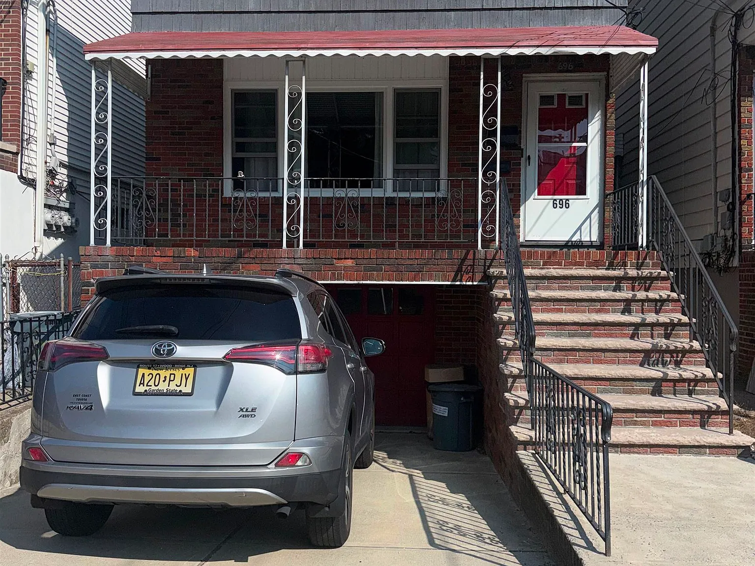 3 bed, 1.0 bath, $2,500 — Photo 1