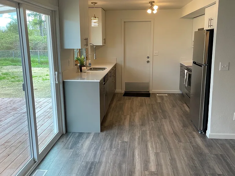 1695 SE Salmonberry Rd — Photo 5