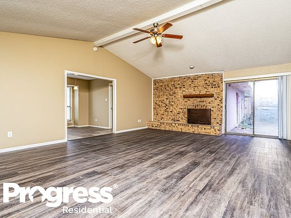 3rd image of 900 Courtland Dr