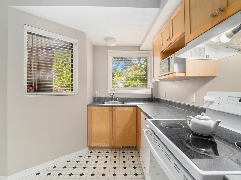 249 Clarence St — Photo 3