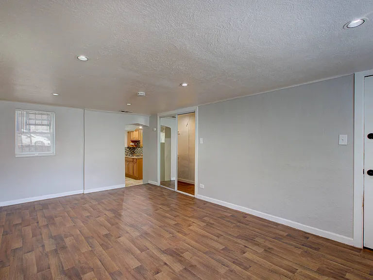 1030 N Washington St — Photo 20