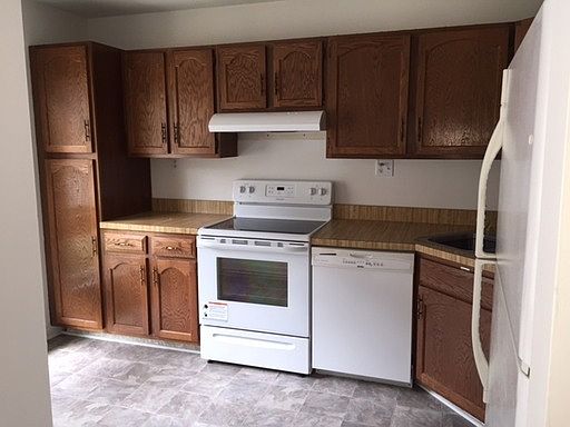 2nd image of 1210 Hollyday Ct