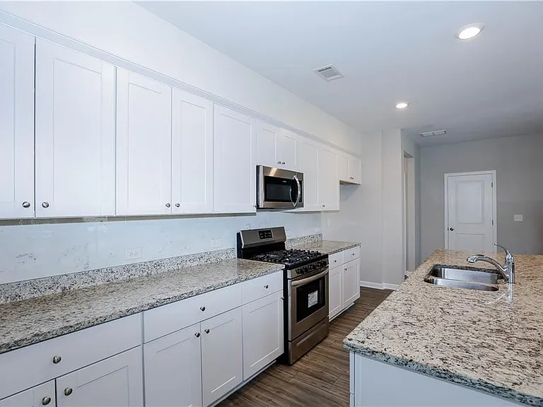 4355 Magpie Dr — Photo 10