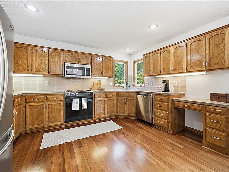 15209 Lamar Ave — Photo 8