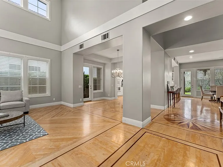 46 Downfield Way — Photo 4