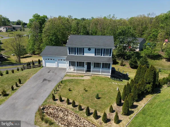 379 Leviticus Dr, Bunker Hill, WV 25413
