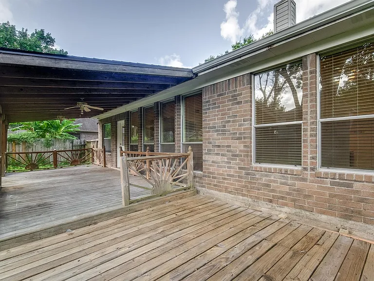 17143 Summer Hollow Dr — Photo 34