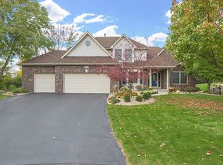 895 Oak Ct, Eagan, MN 55123
