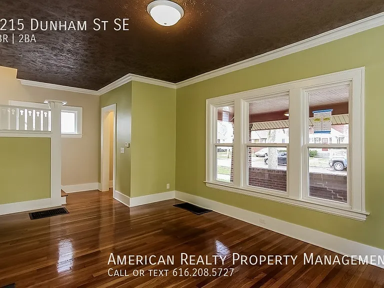 1215 Dunham St SE — Photo 5