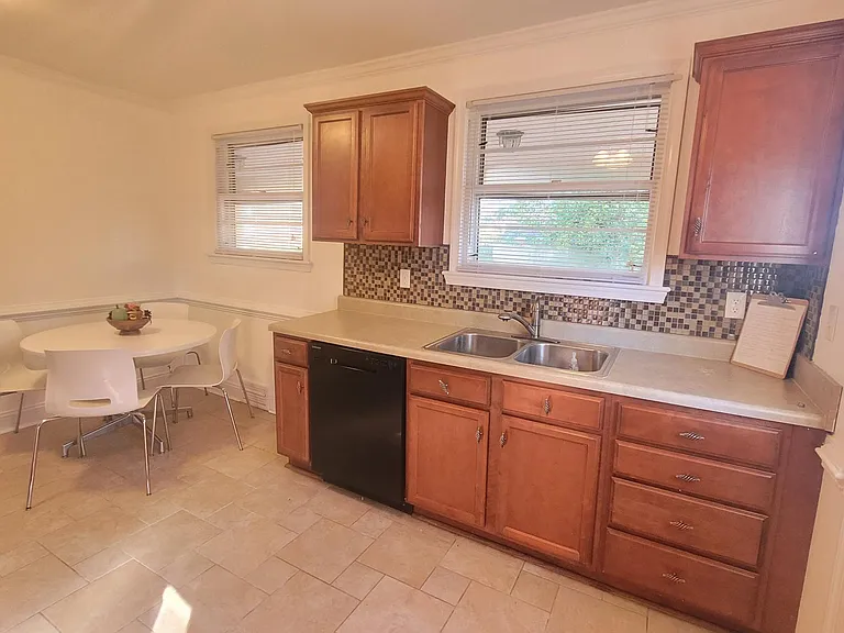 7109 Peachtree Rd — Photo 7