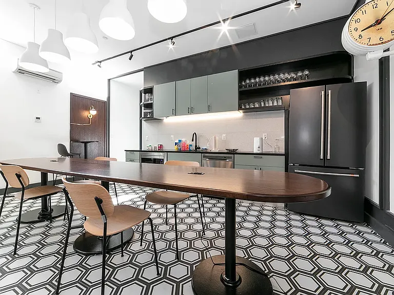 165 N 5th St #301 — Photo 18