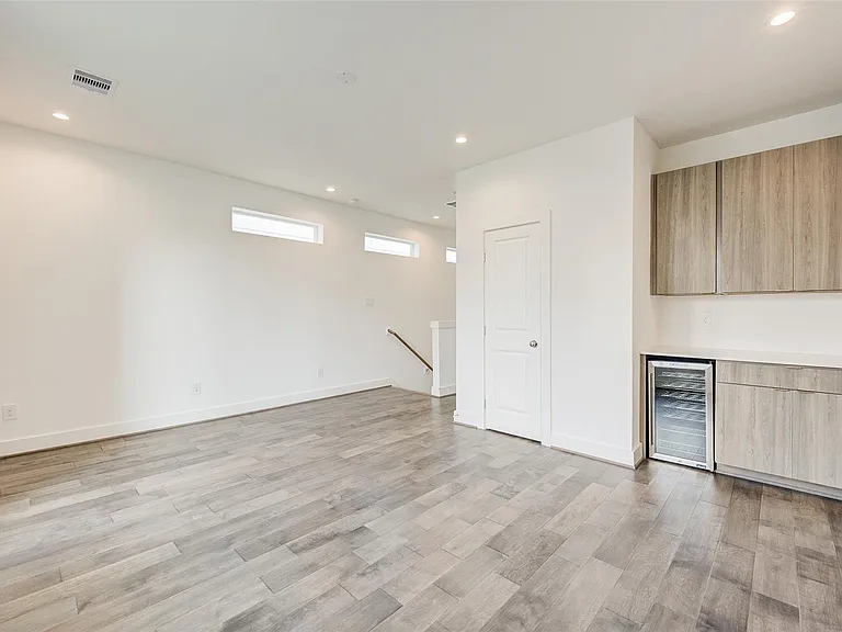 5839 Dolores St — Photo 30