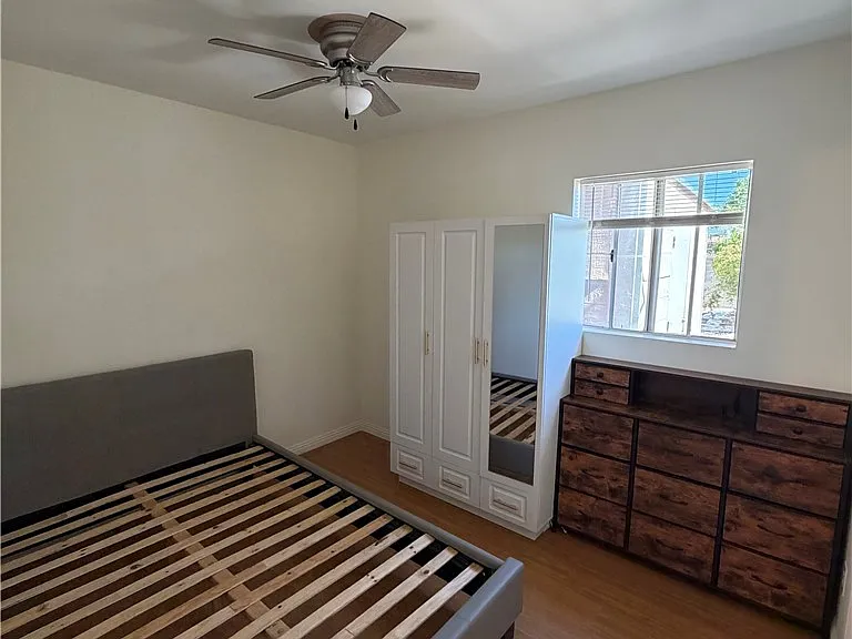 10642 Nettleton St #1/2 — Photo 6