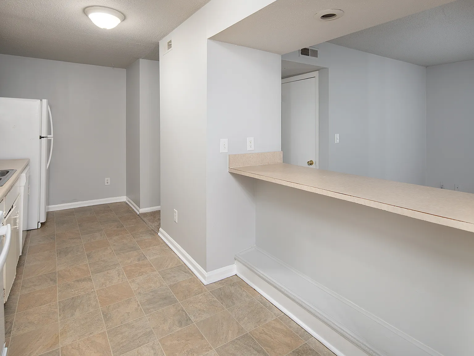 2 bed, 911 sqft, $1,300 — Photo 3