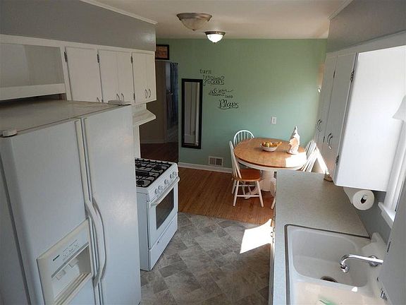 5th image of 1104 E Courtland Ave