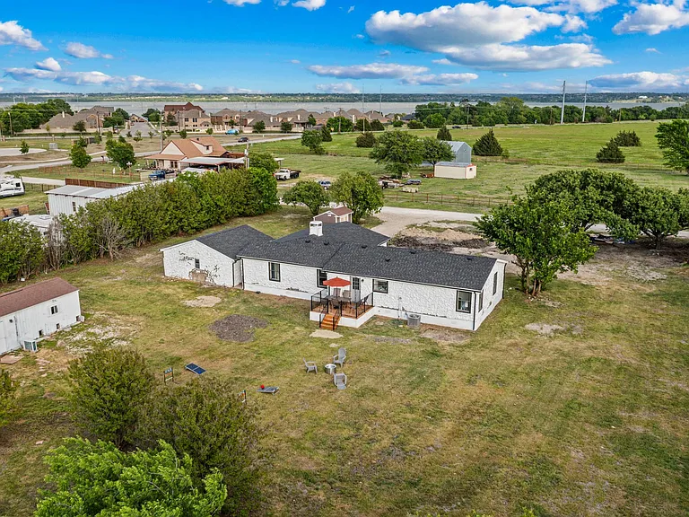 303 Jeanne Ln — Photo 47