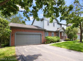 587 Winwood Cir #20, Walled Lake, MI 48390