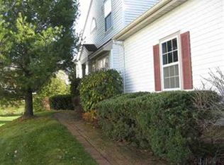 8 Empire Cir, Rensselaer, NY 12144