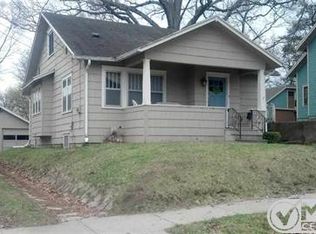 717 Woodlawn Ave, Jackson, MI 49203