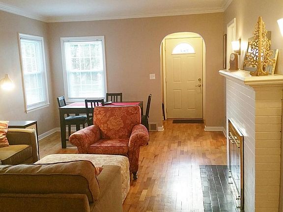 Living room 4