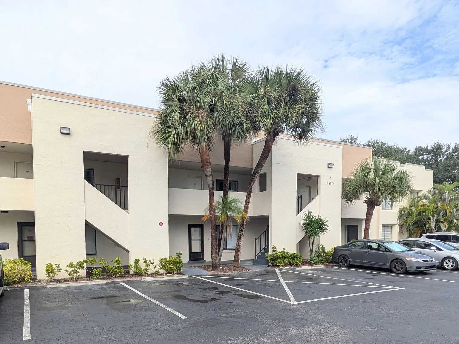 2 bed, 888 sqft, $2,450 — Photo 2
